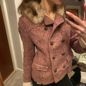 Vintage jacka - Såååå himla fin jacka köpt second hand. Har slitage och fläckar på insidan som jag ej är skyldig till. Skriv för fler bilder💕💕💕