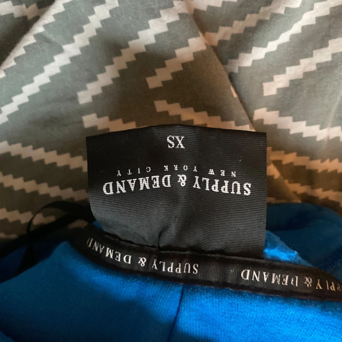 Blå hoodie från Supply & Demand XS - 2