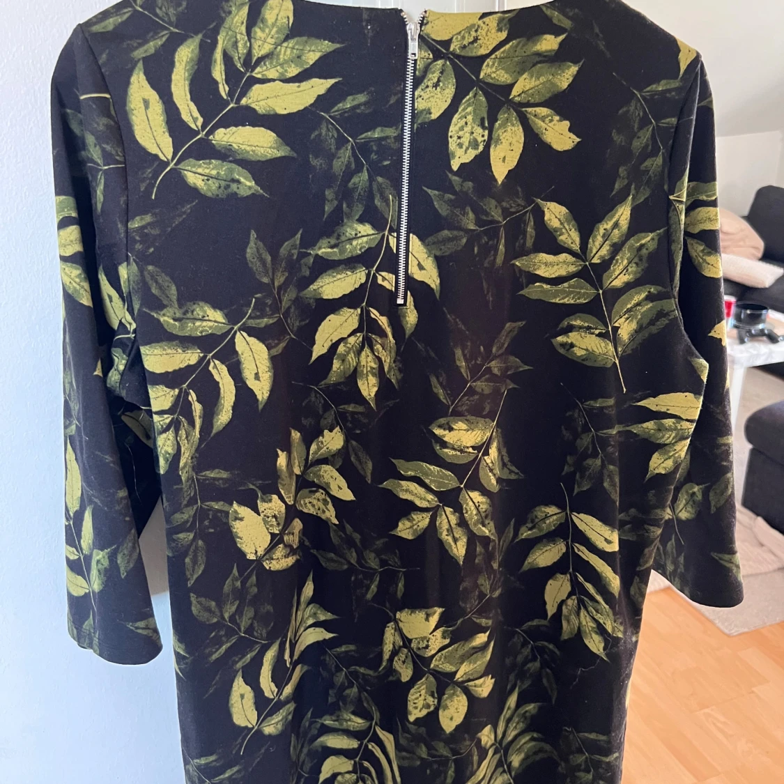 Svart lång tröja med grönt bladprint Cellbes - 2