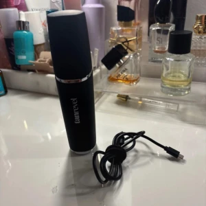 Tanrevel PRO brun-utan-sol-enhet - Tanrevel PRO brun-utan-sol-enhet med USB-laddkabel. Smidig och enkel att använda för en jämn solbränna året runt. Är använd 1-2 gånger🩷