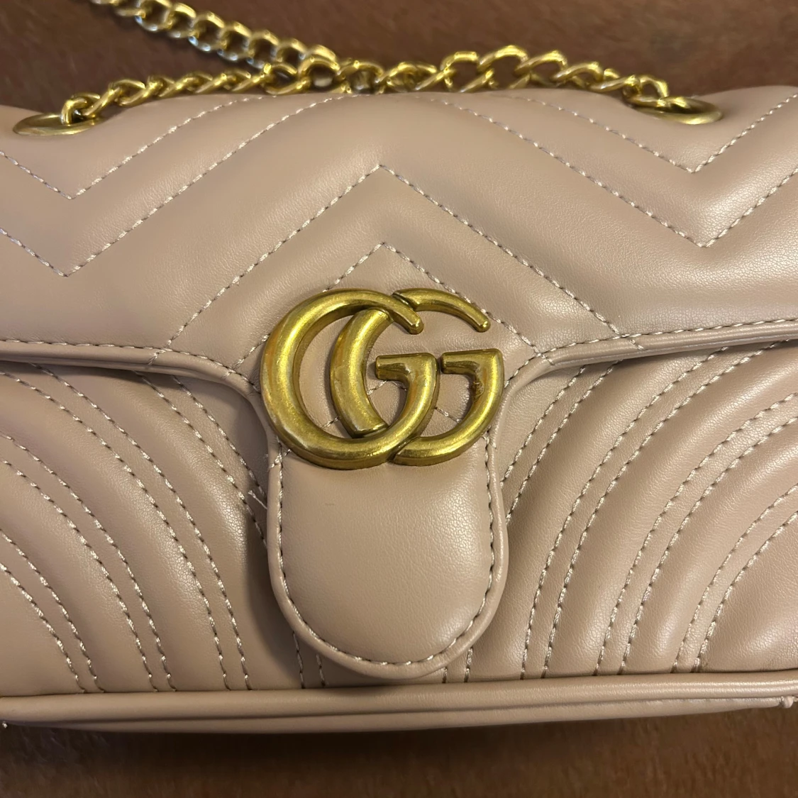 Beige quiltad axelväska från Gucci - 1