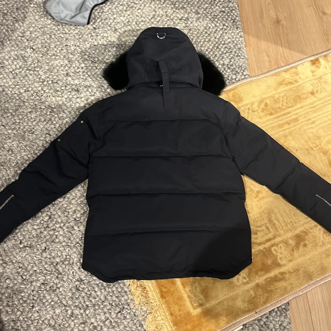 Blå dunjacka Moose Knuckles med päls - 1