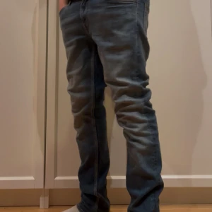 Tiger of Sweden jeans  - Säljer för att jag Använder inte dem här jeansen längre. Snygga Tiger of Sweden jeans i nyskick inga hål eller fläckar. Köpte dem på volt för 1600 förra året. Style slim pistolero. Storlek 30/32
