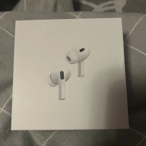 Airpods Pro 2nd Gen - Oöppnade airpods, fraktas inom 24h. Priset kan diskuteras.