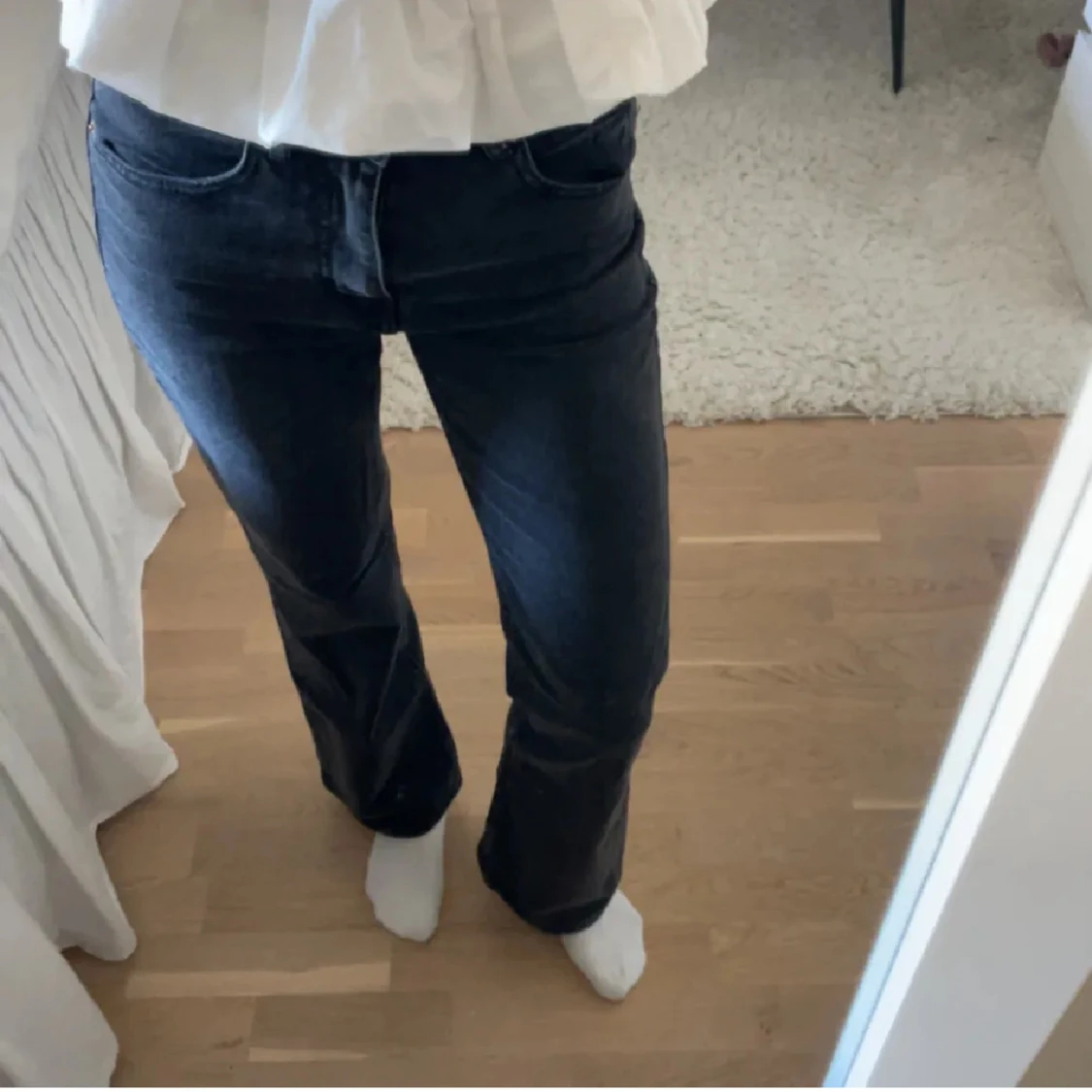 Mörkblå bootcut jeans från Levi's
