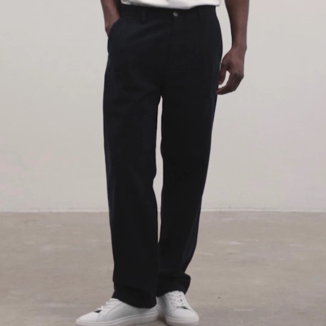 Mörkblåa manchesterbyxor från A Day's March - 3