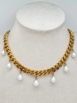 Stilfullt halsband med pärlor  - Material-rostfritt stål.  Kedjetjocklek-9mm 