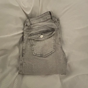 Grå jeans från Perfect Jeans, stl 36 - Snygga grå jeans från Perfect Jeans i storlek 36. Väldigt bra skick.