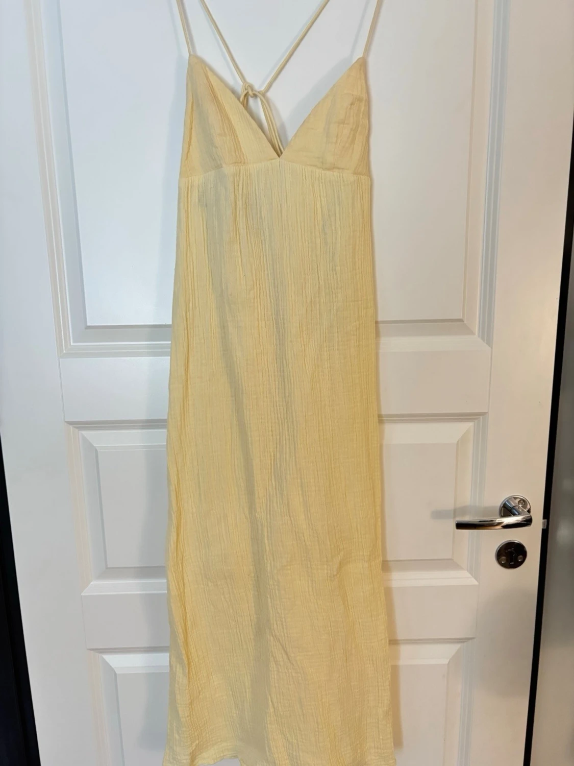 Ljusgul klänning