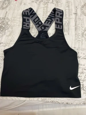 Nike topp  -  Svart Nike top bra att gymma i storlek XS