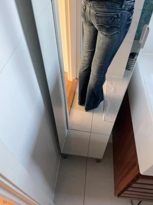 Vintage Bootcut jeans - Ett par super snygga bootcut jeans från vintage ltb, köpta i Köpenhamn. Säljer då de har blivit för små för mig, jag är 175 💗Står ingen storlek men skulle tro 27/28 i midjan