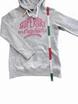 Schysst super dry hoodie - Grå super dry hoodie super bra skit storlek medium men stort tryck på framsida, priset är inte risat i sten