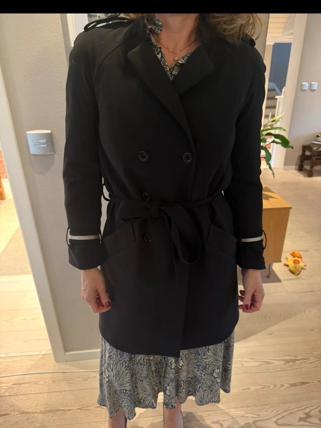 Svart trenchcoat från ALIX, S