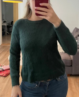 Grön tröja  - Grön fluffig tröja, inget att anmärka på 