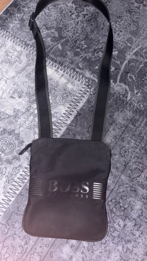 Boss axelväska  - Boss axelväska