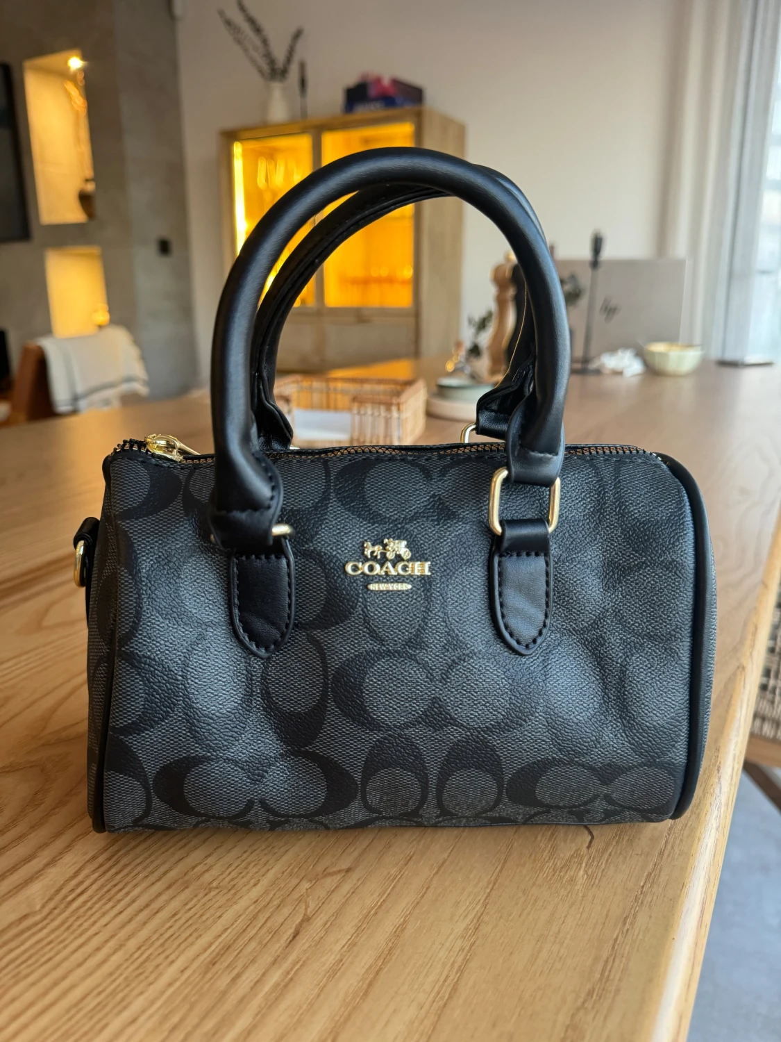 Svart handväska från Coach - 1