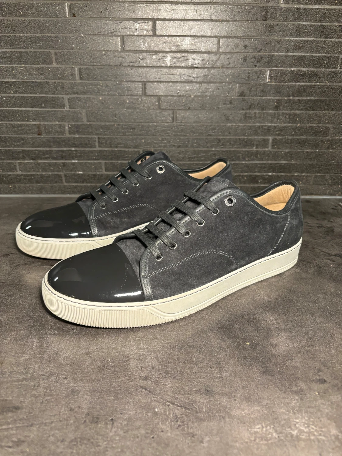 Mörkgrå Lanvin med lackad tå - 1