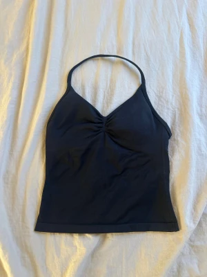 Defyne topp💘 - En svart defyne topp i storlek S💘Använd fåtalgånger och köpt på Vinted, men inga bieffekter💋