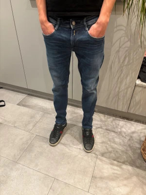 Replay jeans - Tja säljer nu dessa sjukt snygga Replay jeans. Midja 41cm. Längd 103cm. Skick 10/10. Bara att höra av er vid frågor eller funderingar.