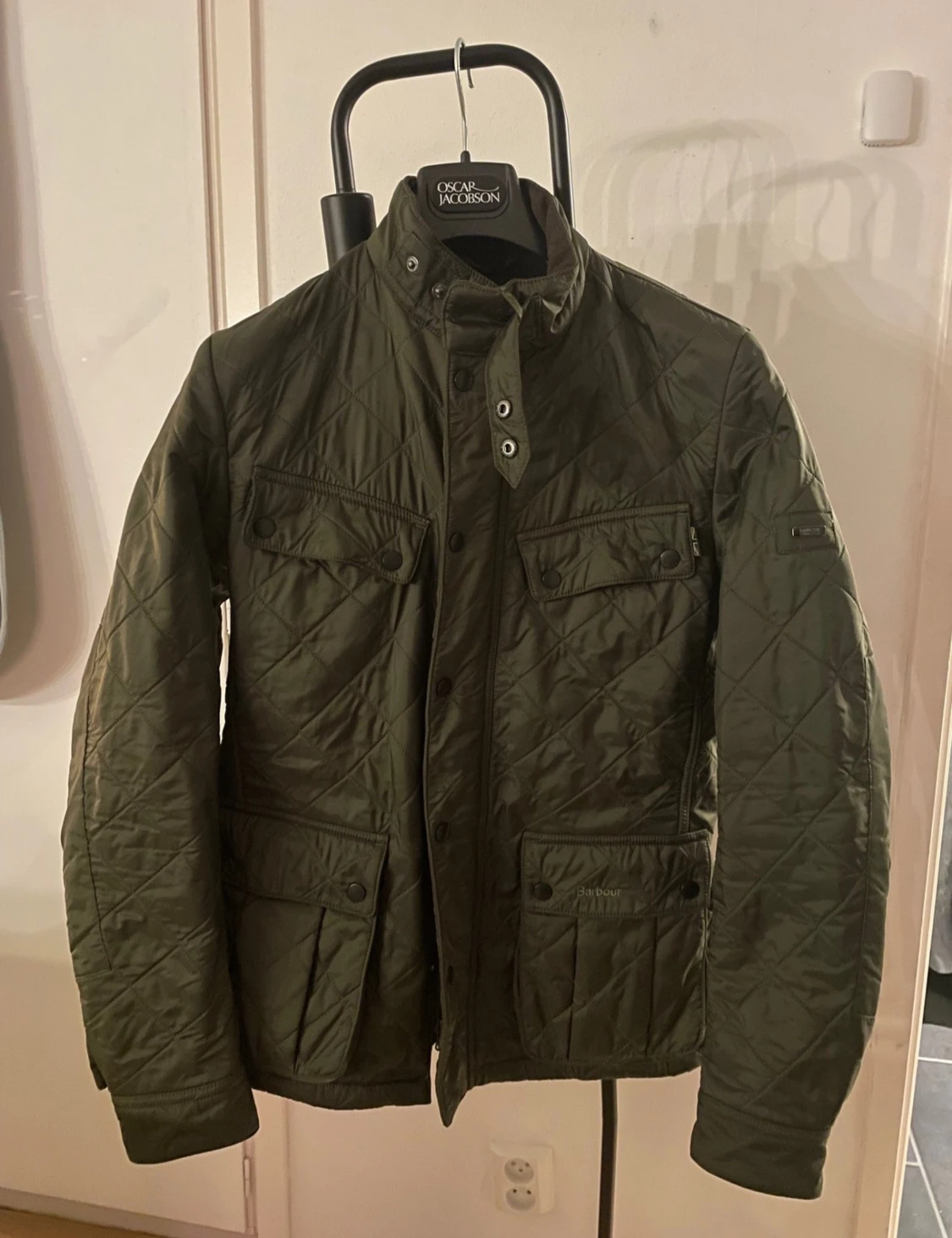Olivgrön quiltad jacka från Barbour