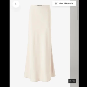 Beige långkjol från Gina Tricot - Beige långkjol från Gina Tricot. Slutsåld överallt. Nypris 459kr. Säljer för endast 260! Storlek S