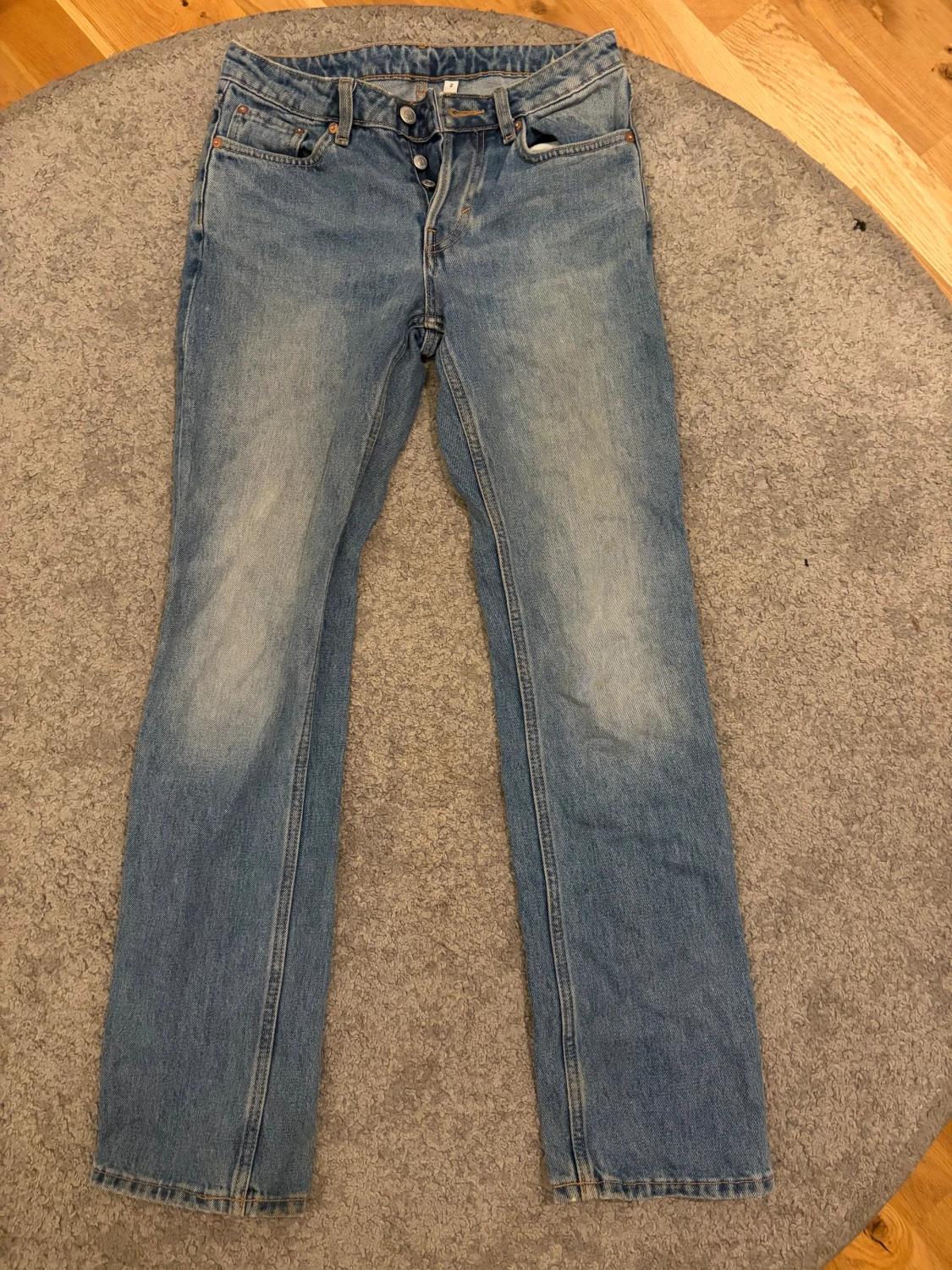 Weekday Pin Mid Straight Jeans 26/32
