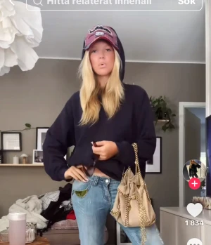 Mörkblå hoddie  - Säljer en mörkblå hoodie från Gina hör av er för frågor❤️