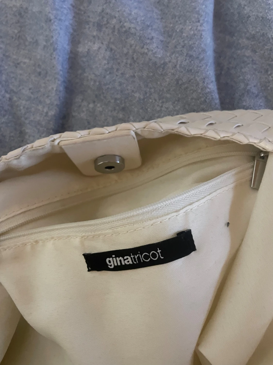 Beige axelväska från Gina Tricot - 2