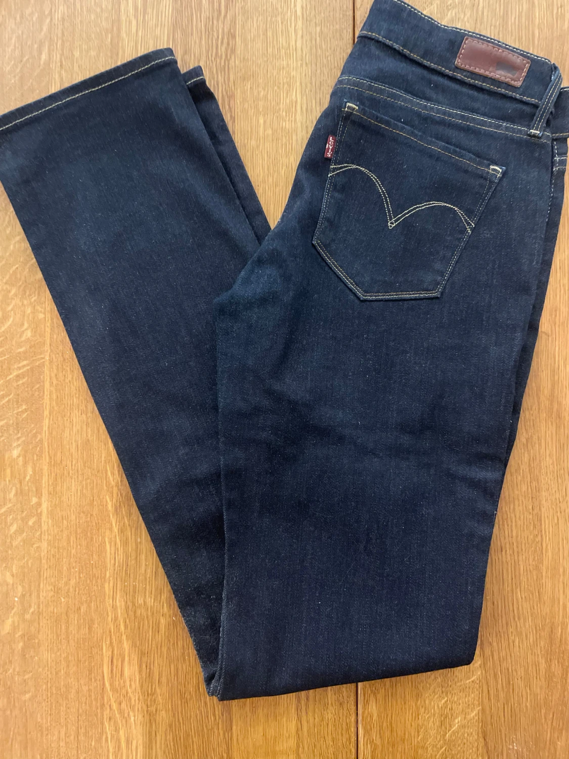 Levis Demi Curve raka jeans 