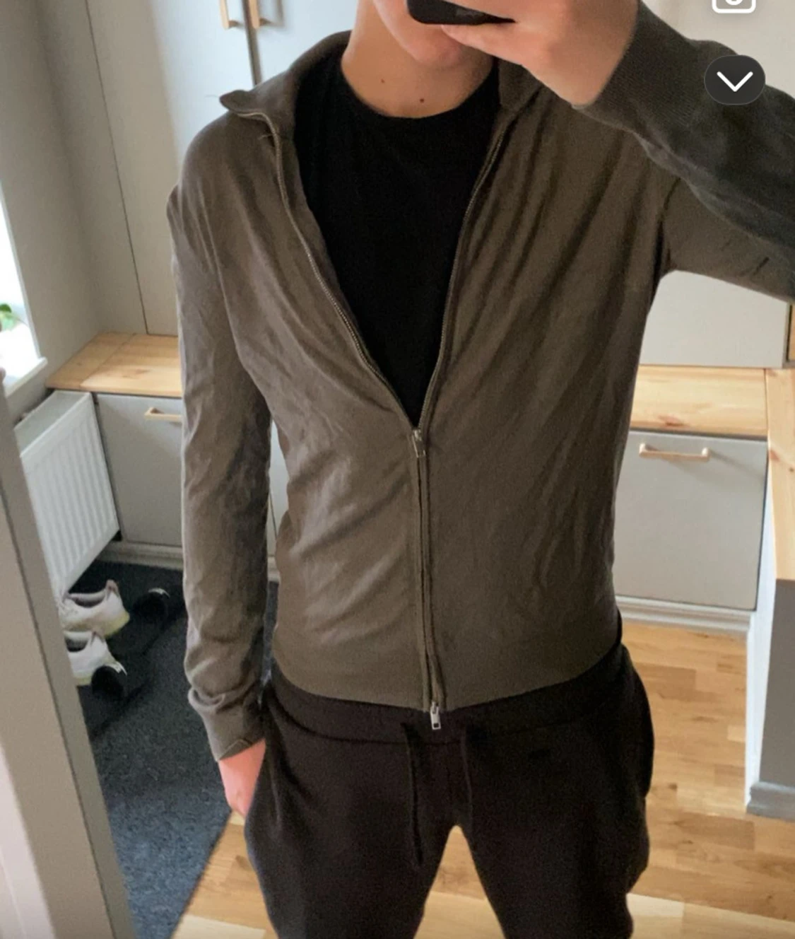 Grön tröja med dragkedja 