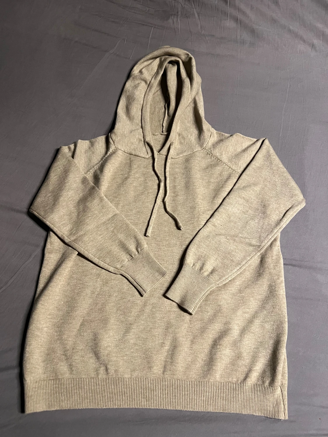 Två stickade hoodies med huva - 1