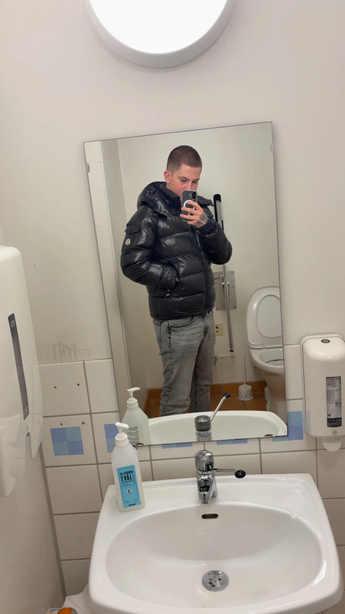 Svart Moncler pufferjacka med huva - 5