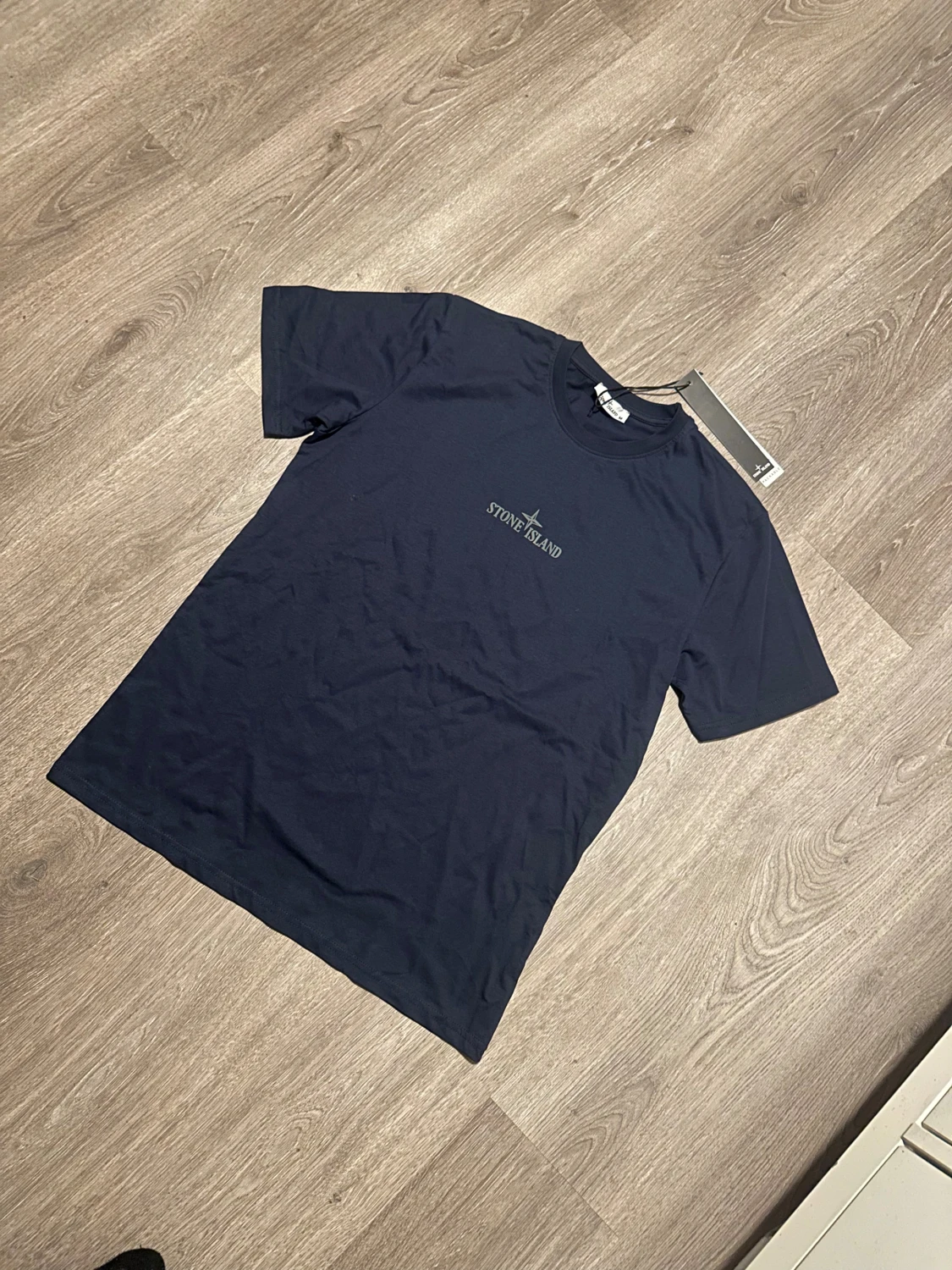 Mörkblå Stone Island t-shirt