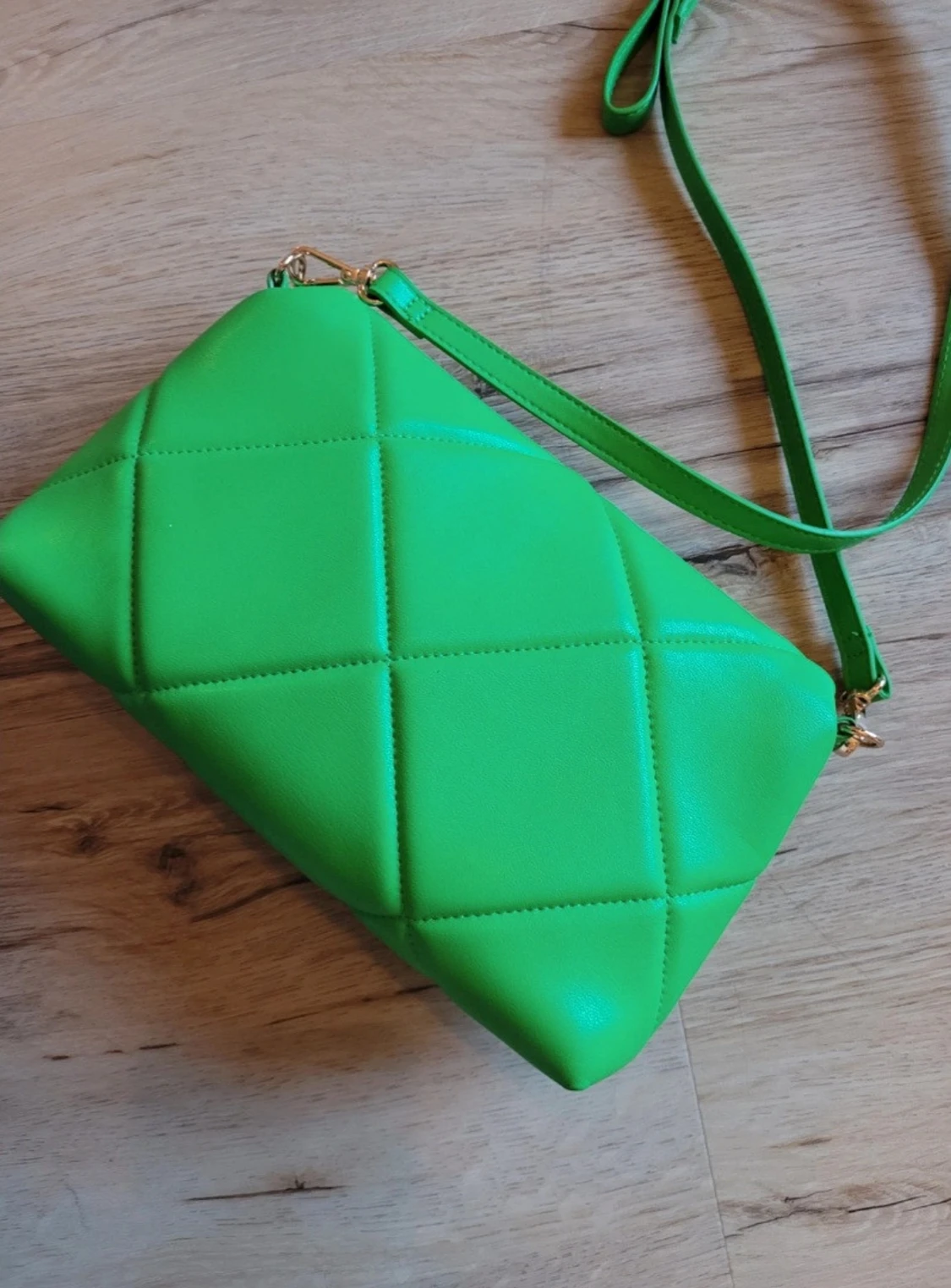 Grön quiltad axelväska från H&M - 2