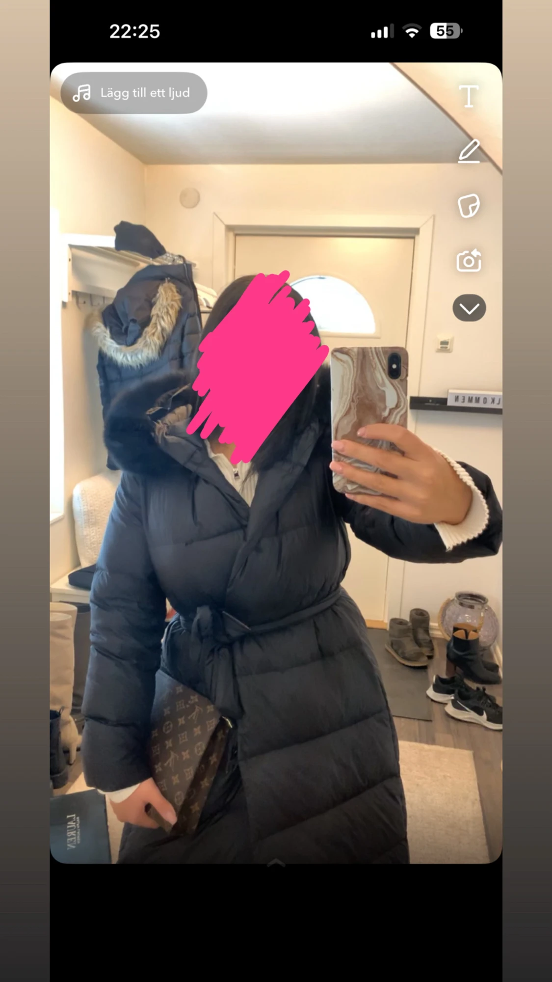 Svart jacka med pälskrage - 1