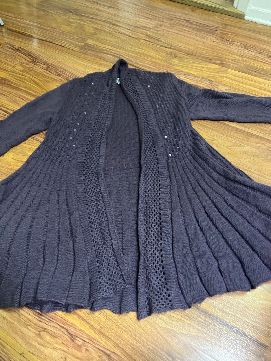 Mörklila stickad kofta från Isolde