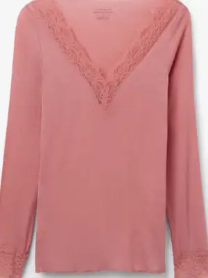 Supersöt rosa blus/tröja från intimissi. Har bara används ett fåtal gånger.