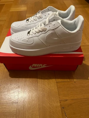 Aiiir force helt ny storlek 42,43 båda finns  - Aiiir force helt ny storlek 42,43 båda finns vid snabb affär sänker vi alltid priset kolla våran profil om ni faller för något annat 