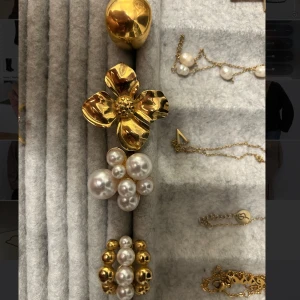 Ringar från ett uf företag - Säljer dessa ringar köpta för 99 kr styck från ett uf företag. Knappt använda säljer alla i paketpris för 200 kr BARA DE TVÅ LÄNGST UT KVAR