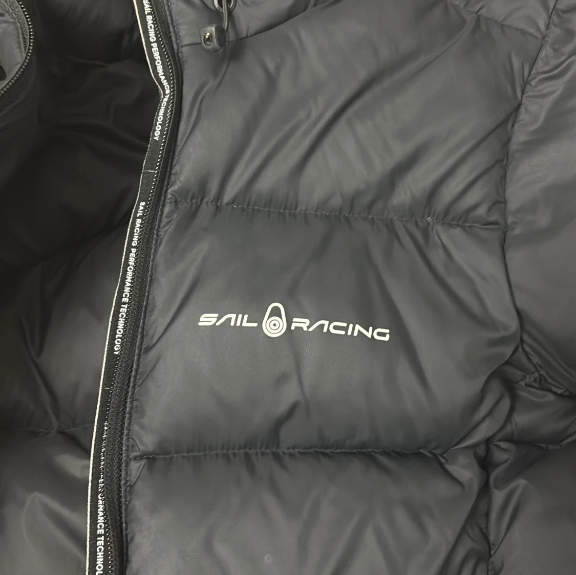 Svart dunjacka Sail Racing S - 4