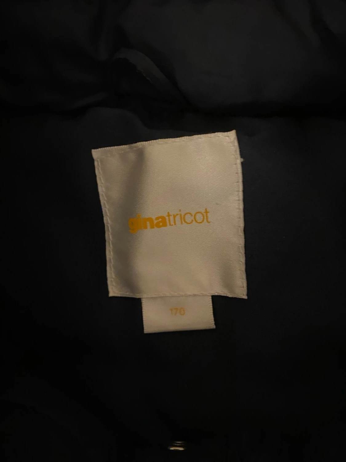 Mörkblå pufferjacka från Gina Tricot - 1