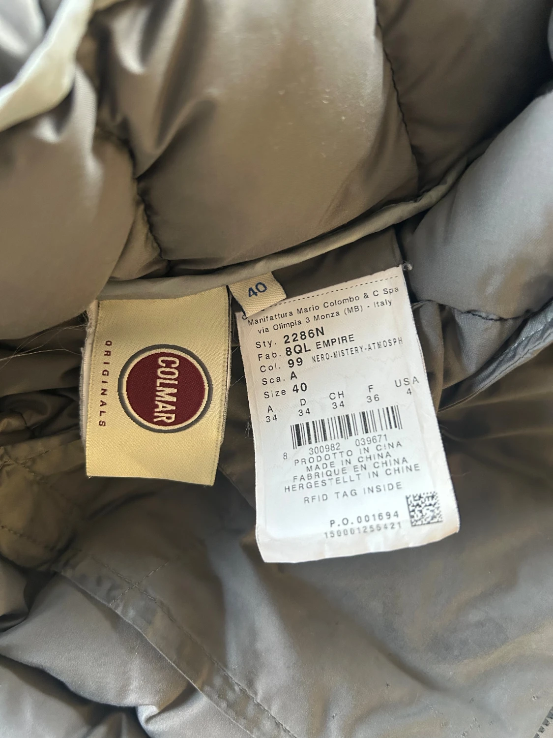 Mörkgrå pufferjacka från Colmar - 1