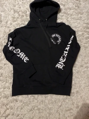  chrome hearts hoodie  - Säljer en hoodie som har blivit för lite här av er vid några frågor