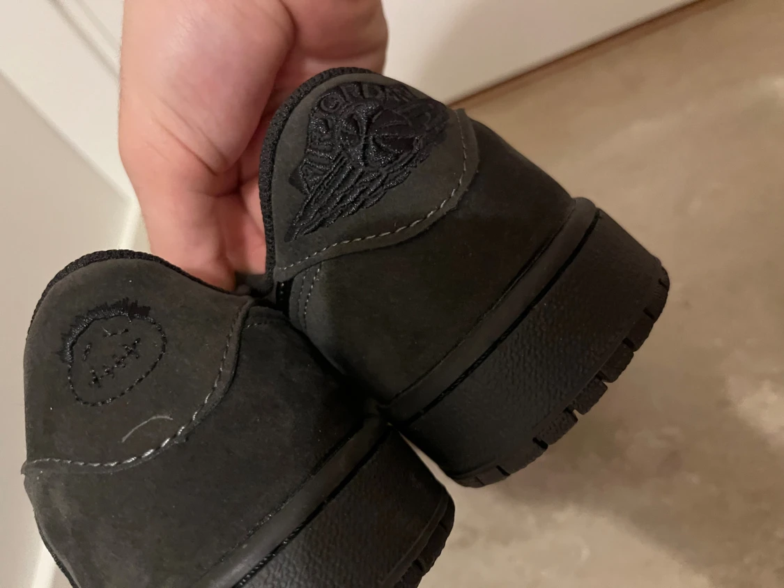 Nike Air Jordan 1 Low Travis Scott - 1