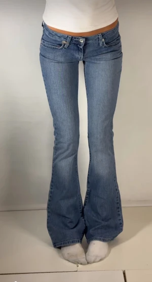  blå bootcut jeans låg midja - Snygga ljusblå jeans , storlek w26, använder 2 ggr❤️ 
