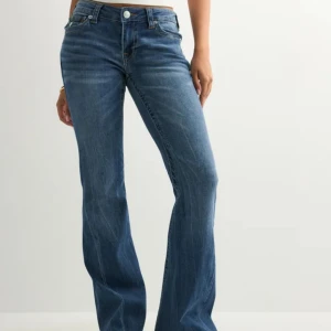 True religion jeans  - Helt nya och oanvända true religion jeans i storlek W26 med den perfekta passformen. Säljer för att dem var för stora för mig. Lappen finns även kvar. Priset kan diskuteras.