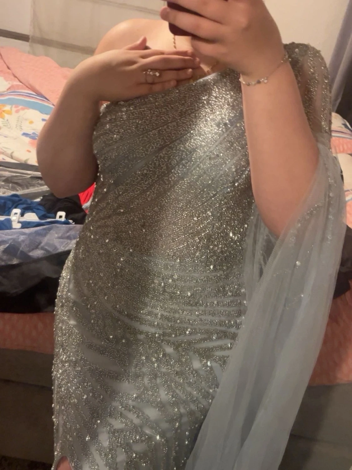 Glittrig silver one shoulder långklänning - 3