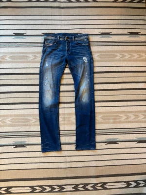 Diesel jeans safado - Snygga jeans från diesel med slitningar, storlek 32/34. Använda men utan defekter.