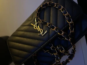 Svart fin väska - Skriv till mig för mer information 💗