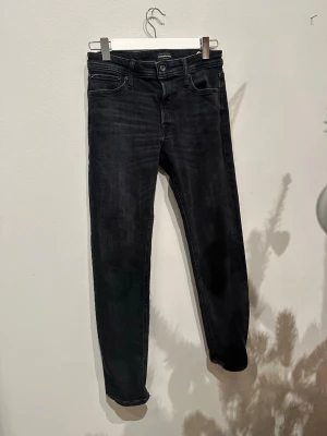 Jack & Jones jeans - Jack & Jones jeans i storlek W29 L32. Mycket bra skick, comfort modell sitter som slimfit